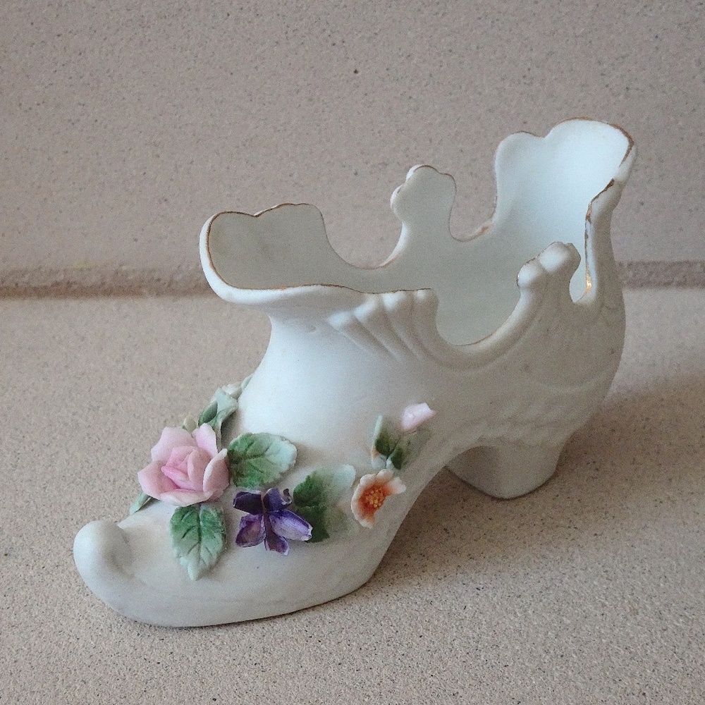 Vintage Lefton Porcelain Bisque Floral Shoe Figurine - Made in Post-WWII Japan - Picture 4 of 7